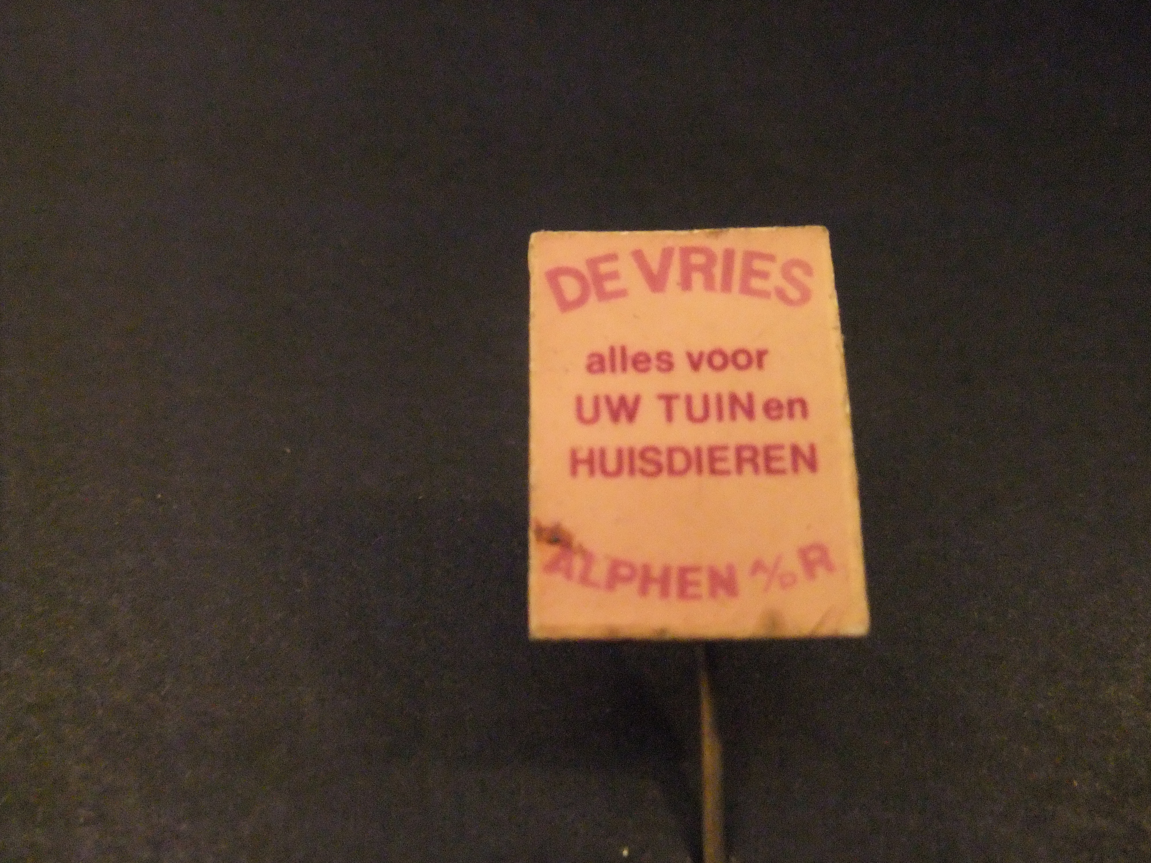 De Vries dierenzaak ,tuincentrum. Alphen ad Rijn